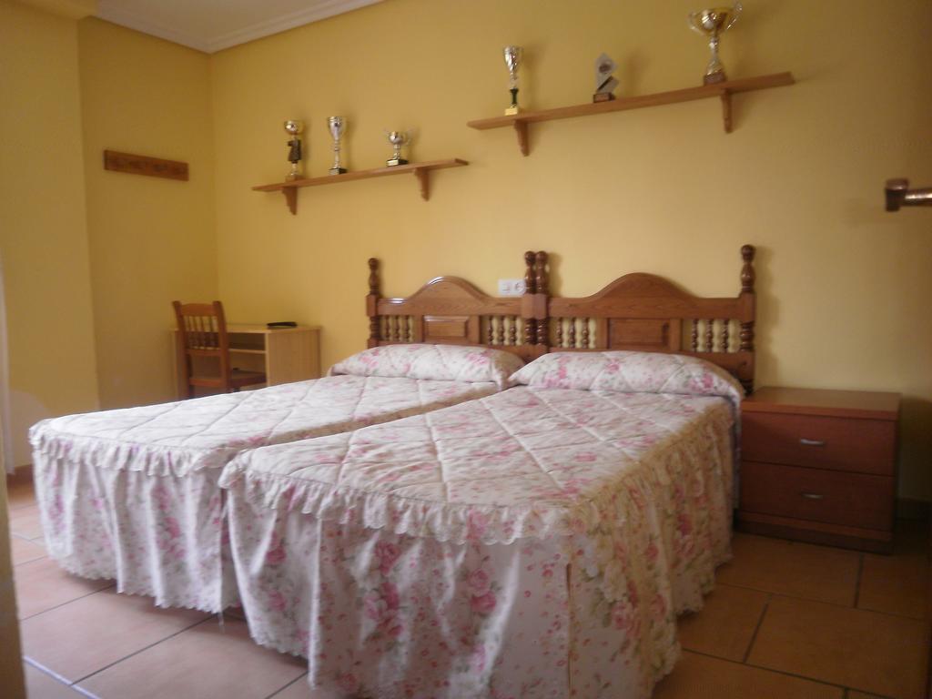 Pension Galimar San Vicente De La Barquera Ruang foto