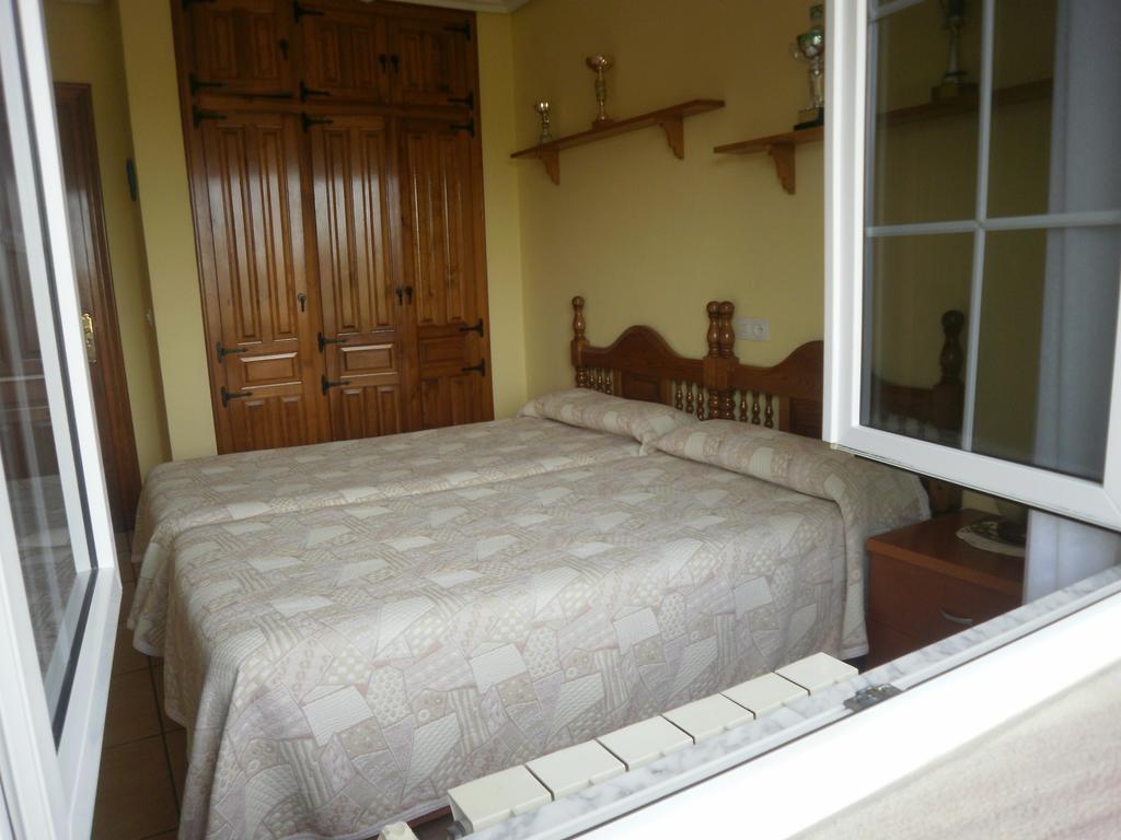Pension Galimar San Vicente De La Barquera Ruang foto
