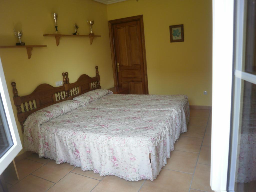 Pension Galimar San Vicente De La Barquera Ruang foto